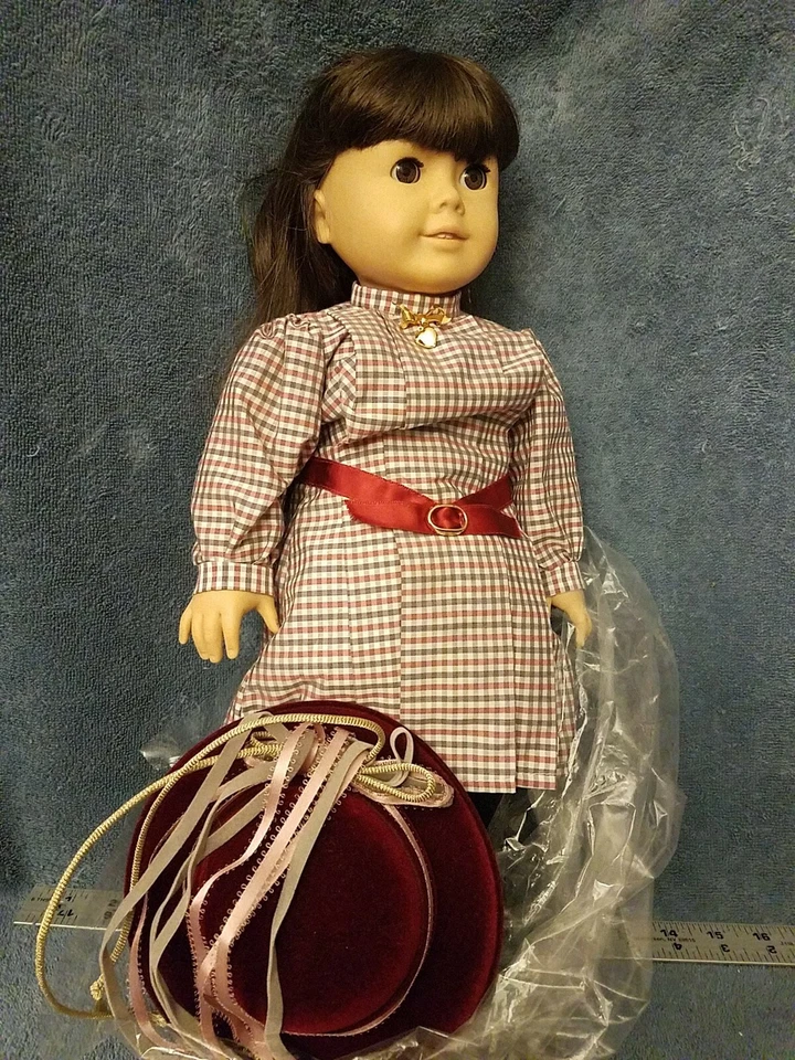 Muñeca American Girl Samantha retirada usada en excelente estado + 4 libros, exhibida solo sin manipular Foto 3 de 4