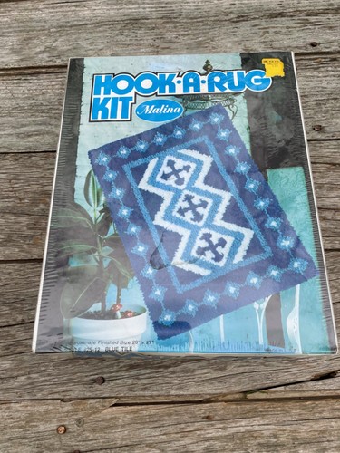 Vintage Latch Hook rug kit Blue White Geometric Boho NOS New 20x27" - Picture 6 of 8