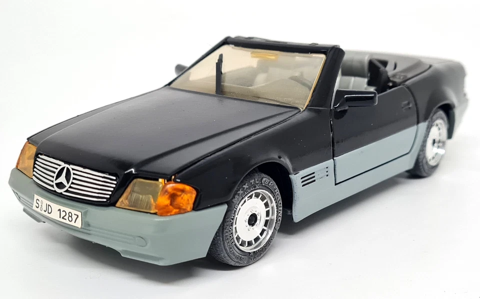 Majorette 1/24 - Mercedes Benz 500SL Black Diecast Scale Model Car  - Image 4 of 4