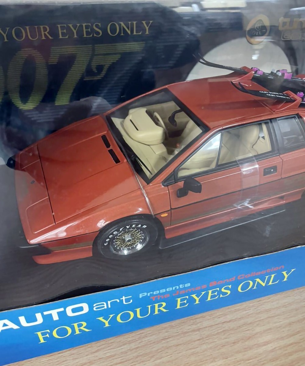 AUTOart 1/18 Lotus Esprit Turbo James Bond 007 “For Your