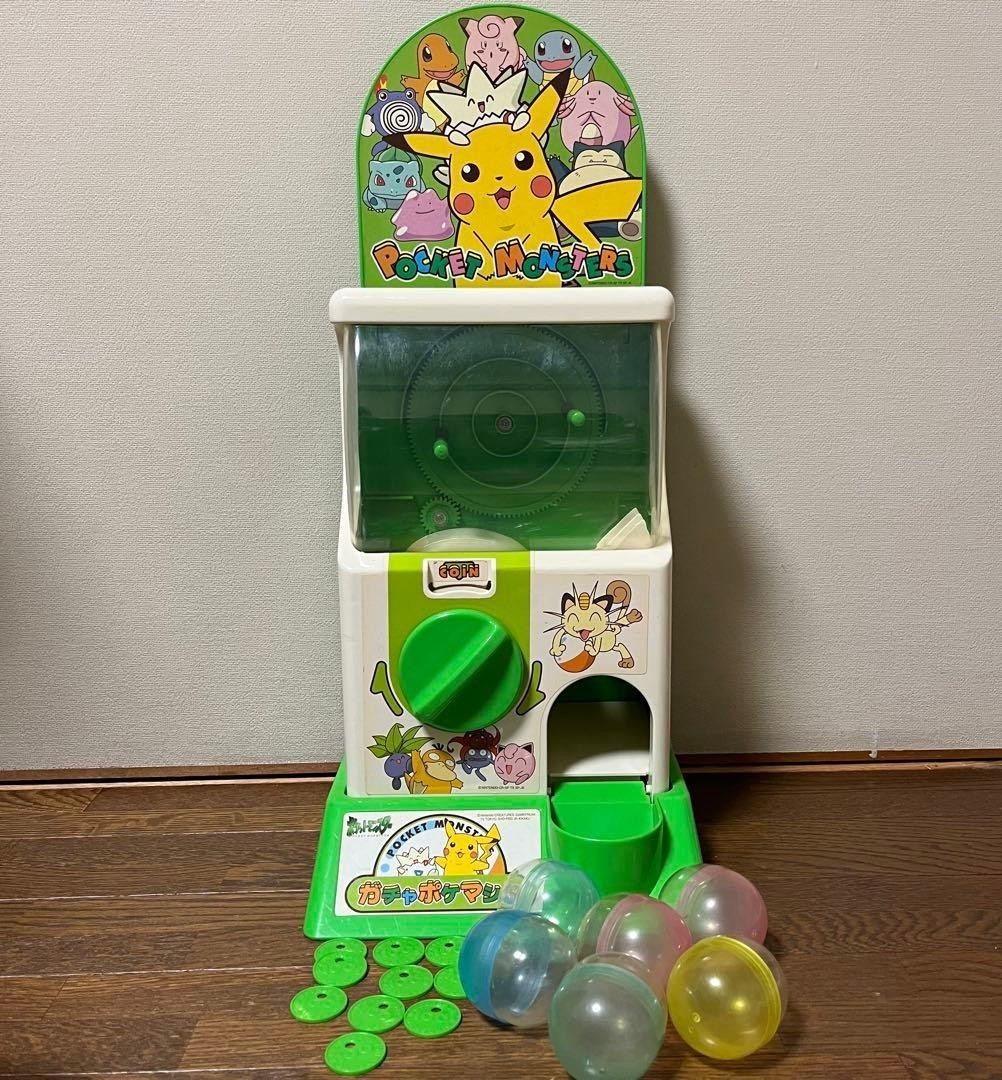 - Pokemon Gacha Capsule Toy Machine Pikachu Togepi 1999 Vintage Japan Rare -