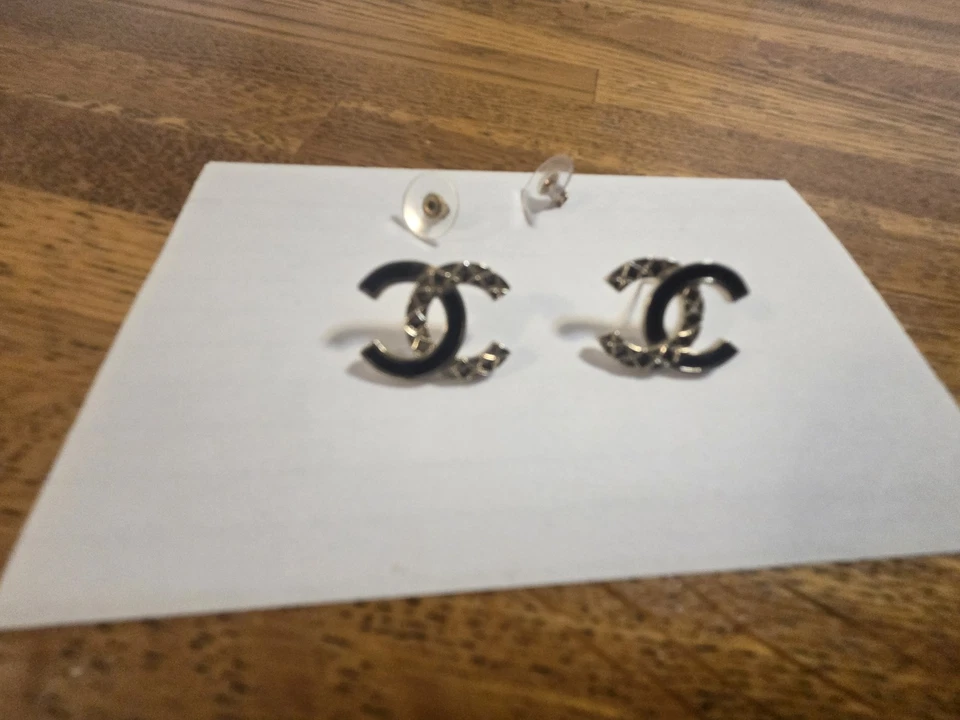 Auth CHANEL CC Black Quilted Earrings - Pre owned / LX5795 - Image 4 of 4