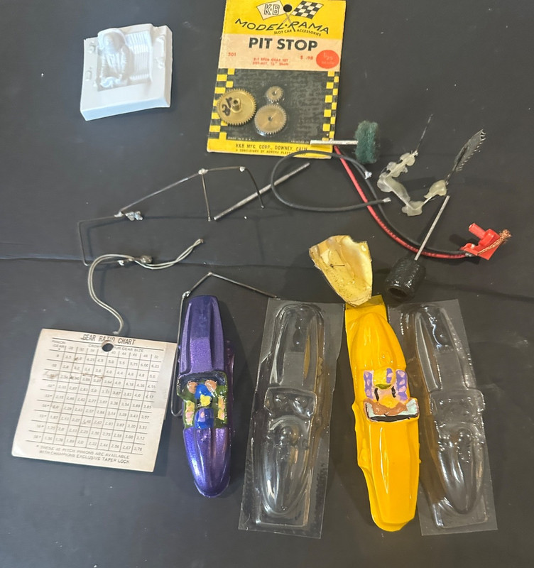 SPC-1009 SPRINT BODIES, CHAMPION GEAR RATIO CARD, VARIOUS PARTS INCLUDING GEARS