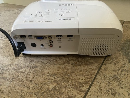 Epson EH-TW5300 Full 1080p Home Cinema Projector Complete With Remote - Picture 5 of 7