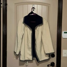 Vintage women’s cream and Navy belted jacket wool feel reversible