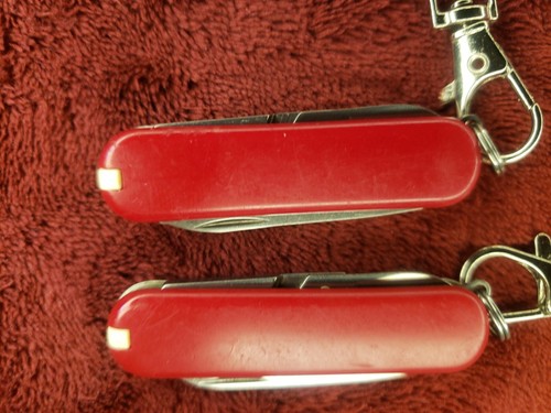 Lot of 2 Victorinox Swiss Army Classic SD Black Red Two-tone - Picture 3 of 11