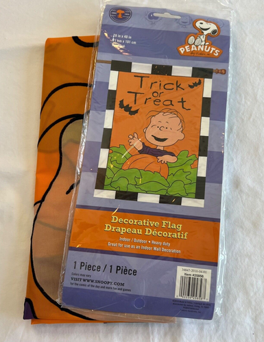 Peanuts Linus in Pumpkin Patch Trick or Treat Halloween Outdoor House Flag 40x28 - Picture 7 of 7