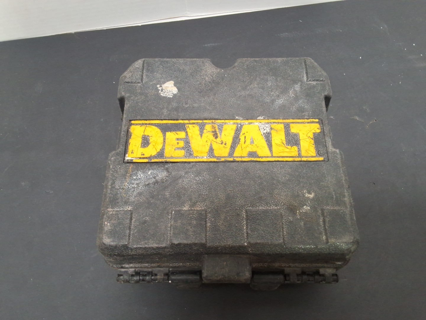 Dewalt Green Self-Leveling Cross Line Laser Level DW088