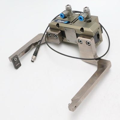 Schunk 370102 PGN 100-1 mit 2-Finger Parallelgreife+1x 0301370 - Parallelgreifer