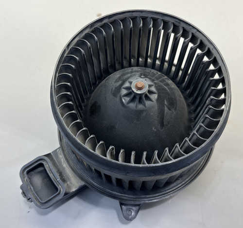 MAHLE 18331 0113 BLOWER MOTOR  AC/ HEATER FAN W205 7010 00