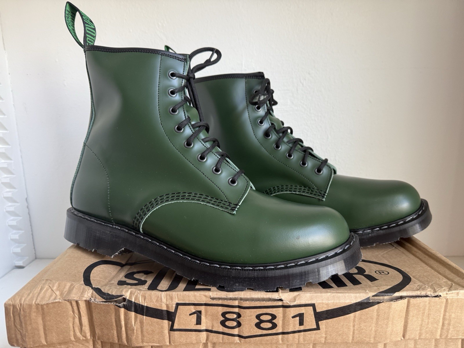 SAOLA Stivali derby Solovair Classics 8 occhielli verde lucido Solovair suola originale fumo