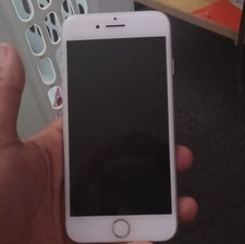 Apple iPhone 7 Silver 4.7in 12MP Quad Core Bluetooth Wi-Fi NFC Smartphone