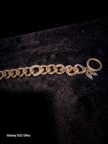 Brazalete Victoria's Secret tono dorado grueso cadena eslabones alas de ángel diamante firmado - Imagen 10 de 10