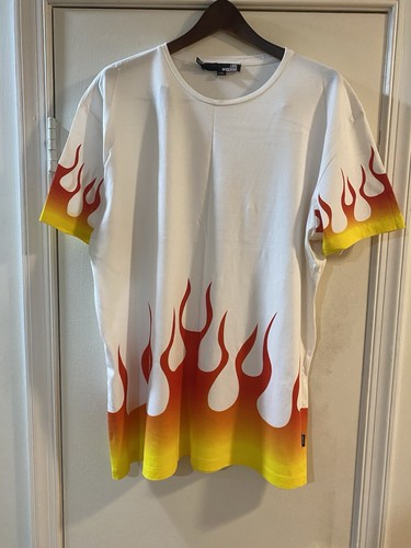Red Flame Love Moschino Short Sleeve T-Shirt XXL Good Condition.