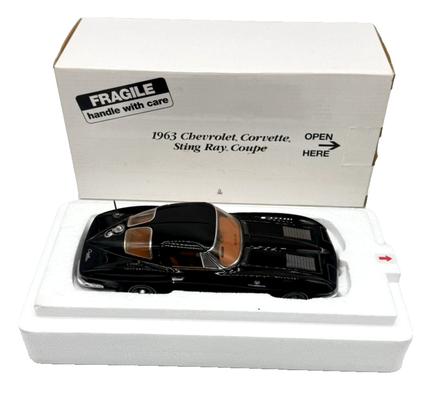 1963 Chevy Corvette Sting Ray Split Window Diecast Model 1/24 Scale by Danbury Mint