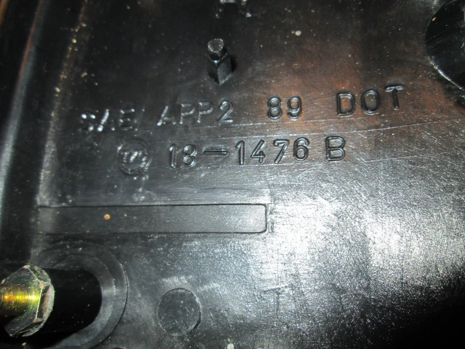 Toyota Pickup 4 Runner 89-91 Park Clearance Light LEFT FRONT  Side  18-1476 L - Image 4 of 4