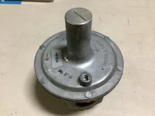 1" Straight-Thru-Flow Gas Regulator (900,000 BTU) Maxitrol RV-61