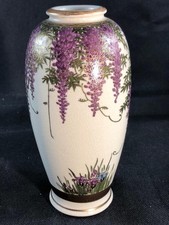 GOOD ANTIQUE JAPANESE MEIJI SATSUMA WISTERIA POTTERY HAND PAINTED VASE.
