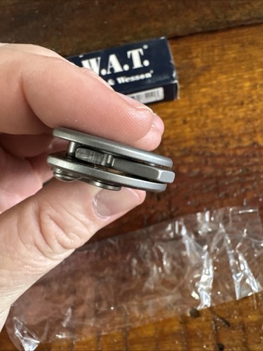 Vintage Smith & Wesson SW- 3400 S.W.A.T. Folding Knife. First Millienium Run - Picture 10 of 11