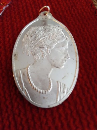 PAMP SUISSE 1/2 oz .999 Fine Silver Lady Fortuna Cameo Bar Pendant - 15.7 G