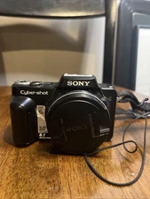 Sony CyberShot DSC-H10 Digital Camera.  Damage To Screen Camera Works. See Pics