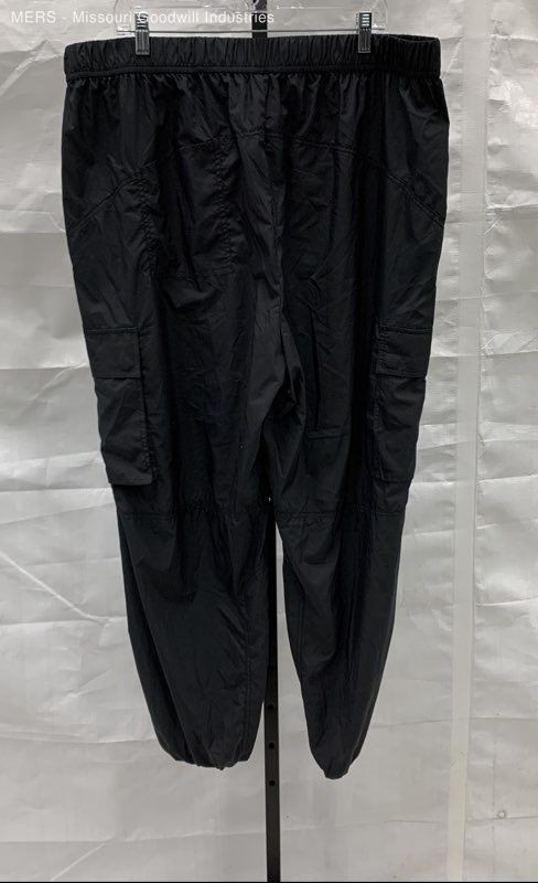 Fabletics Womens Black Solid Lightweight Parachut… - image 2