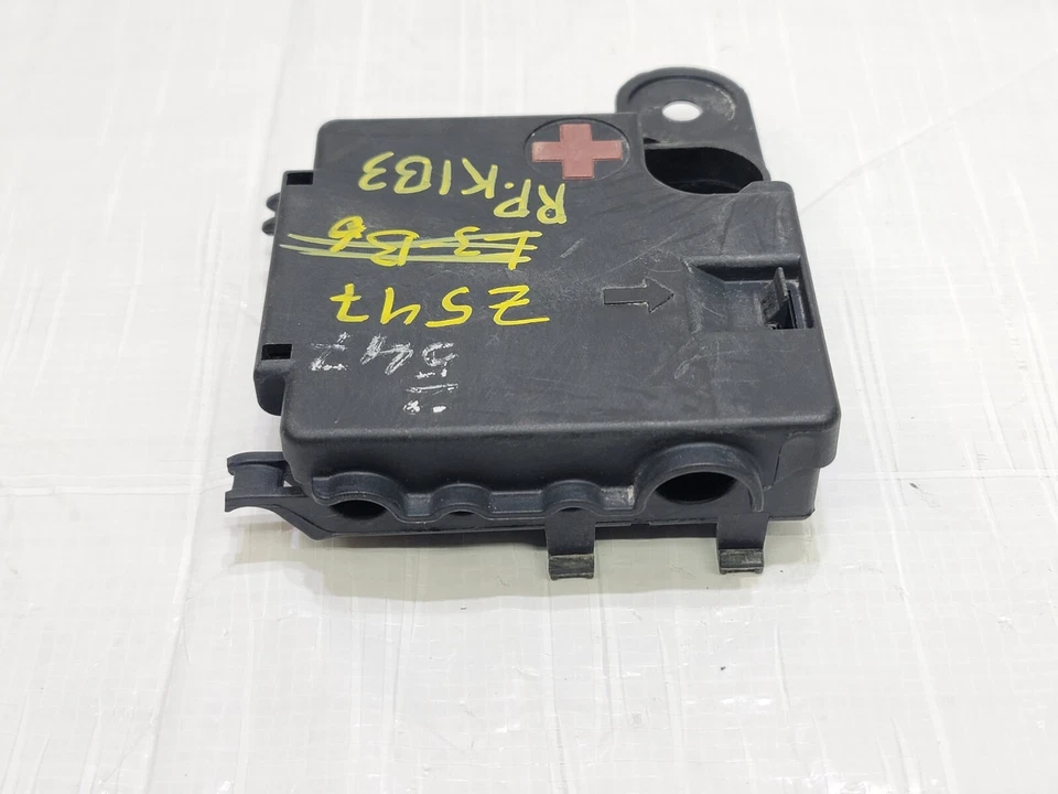 Audi S4 A4 2009-2012 batería terminal positivo caja de conexiones OEM 8K0937517A Foto 4 de 4
