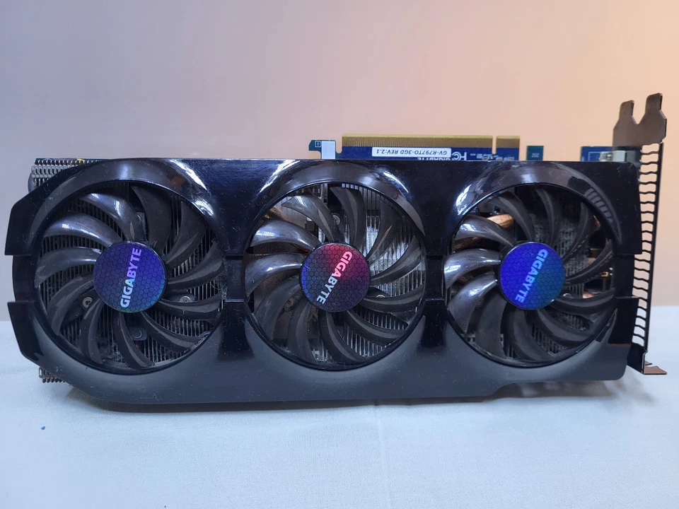 GIGABYTE AMD Radeon HD 7970 GV-R797TO-3GD REV: 2.1 Graphics Card FOR PARTS BOX - Image 4 of 4