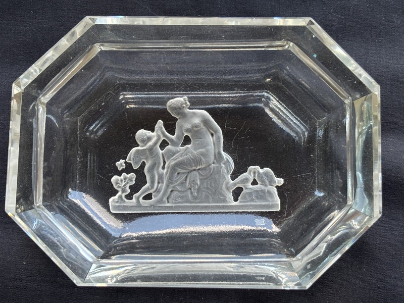 Heinrich Hoffmann Intaglio Glass Cherub and Venus 51/2" Trinket Dish