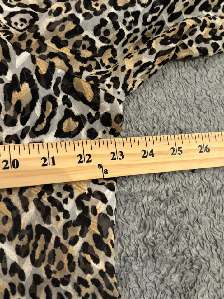 Блузка Chico's размер 3 леопардовый принт с оборками спереди анималистический принт повседневный топ на пуговицах - Изображение 3 из 4