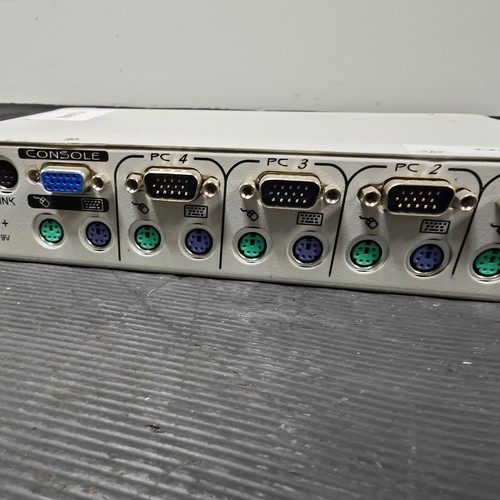 Used E‑quip SW C403 C 4‑Port KVM Switch – Untested, Scratched, No Accessories - Afbeelding 9 van 10