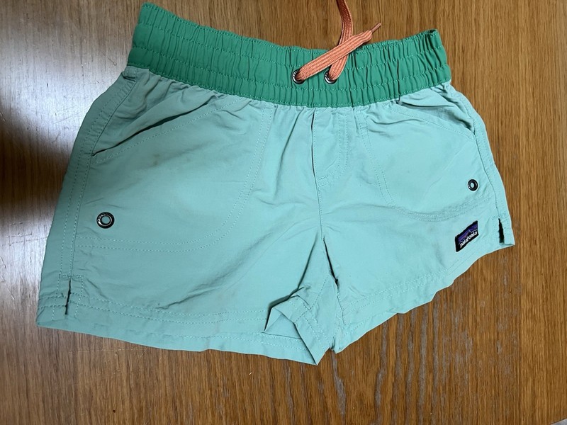 Patagonia Girls Costa Rica Baggies Size Small  Solid With A Dark GRN Solid  Band
