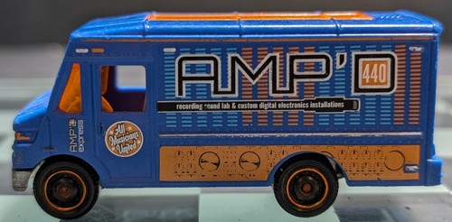 STEP VAN BOX AMP INSTALLATION DELIVERY 1:64 MB SCALE DIORAMA DIECAST MODEL CAR - Picture 5 of 7