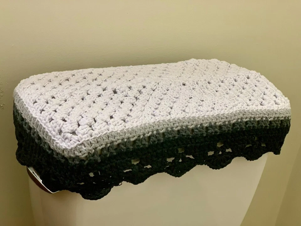Moderno juego de 2 baños de ganchillo - cubierta de tapa de inodoro y cubierta de tanque de agua Foto 3 de 4