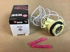 WVE 1P1477 Chevy Silverado 1500 1999-2006 WVE Rear Turn Signal Light Socket MINT