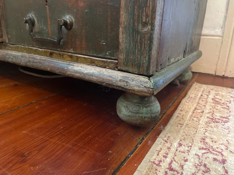 ANGLO INDIAN Almirah Cabinet. Antique Hand-Carved cupboard with glass doors - Image 4 of 4