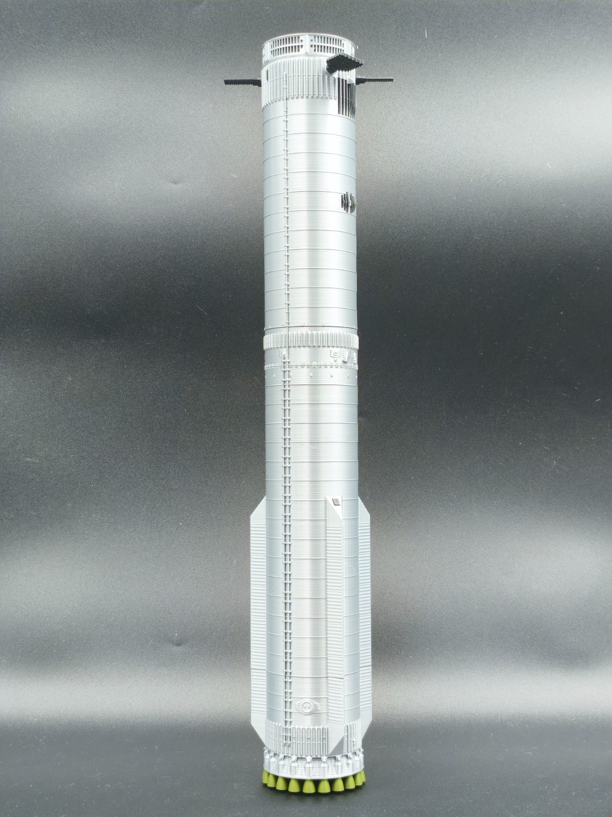 Maquette Booster Super Heavy SpaceX échelle 1/200 finition artisanale premium