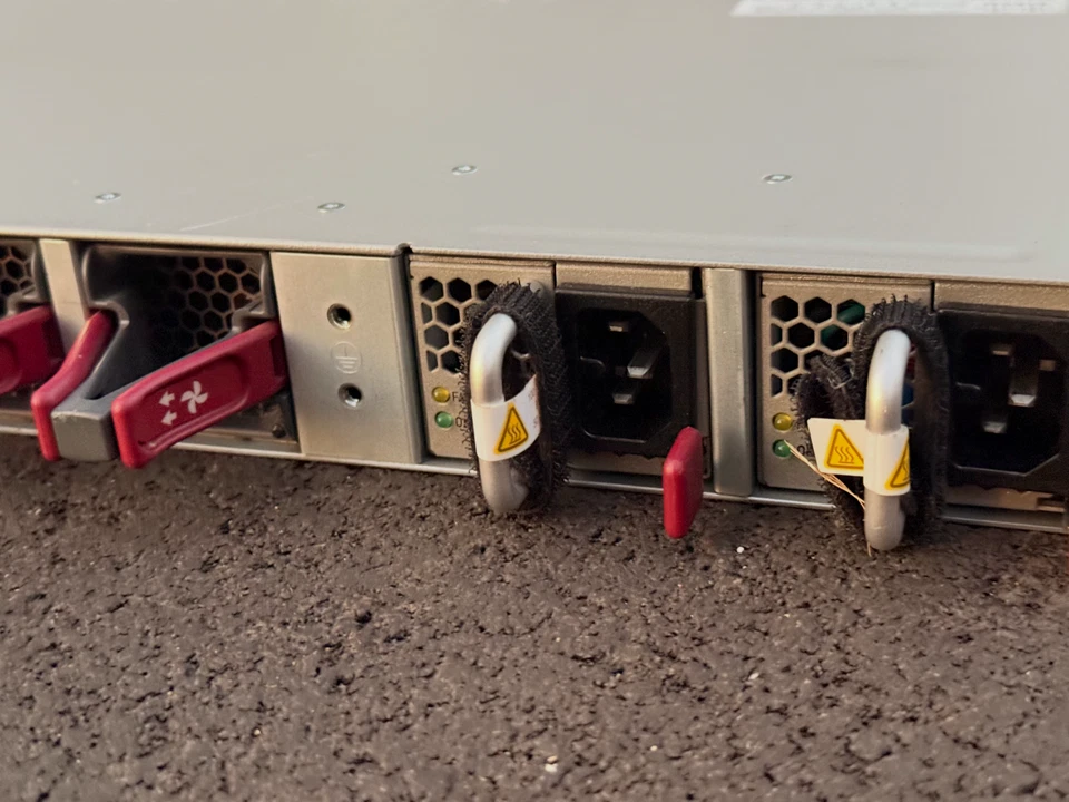 Cisco Catalyst 4500X 40 puertos 10Gig SFP+ conmutador base IP 2x PSU WS-C4500X-32SFP+ Foto 4 de 4