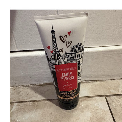 Bath & Body Works Emily in Paris Ultimate Hydration Body Cream Paris Amour 8 oz