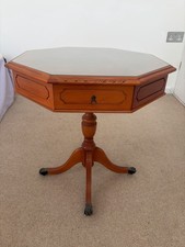 Beresford & Hicks Hardwood / Glass Top Side Table In Yew