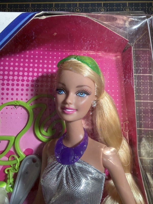 Barbie Disney Toy Story 3 Doll Barbie Loves Buzz Mattel 2009 New Dented box