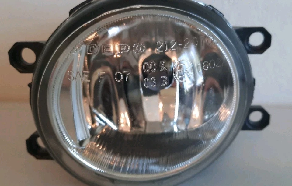 Faro antiniebla lado izquierdo conductor Toyota Tacoma 2012-2021. P63T7 Foto 2 de 4