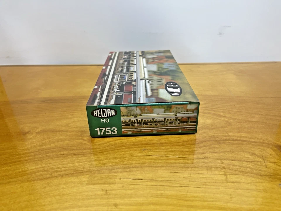 Heljan Long Passenger Platform HO Scale Model #1753 SEALED - Image 3 of 4