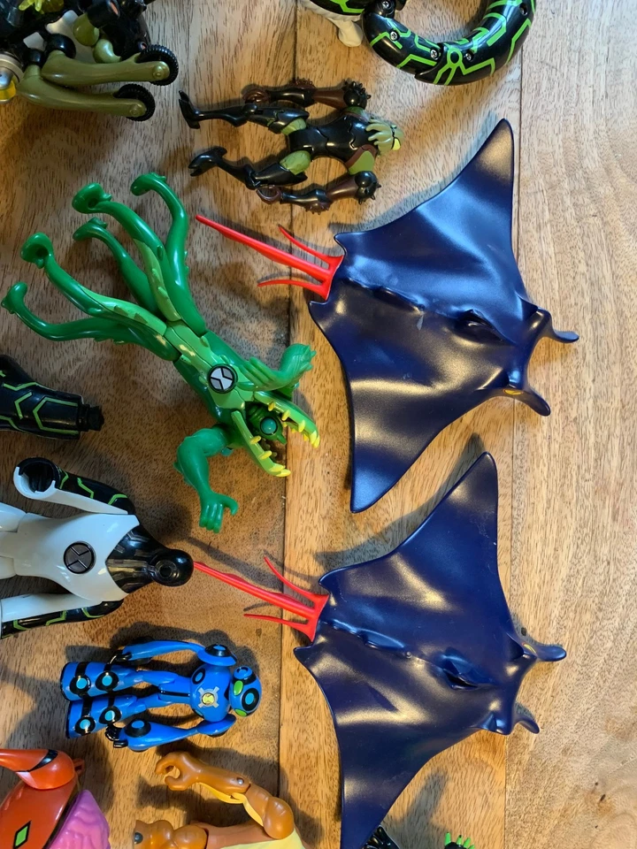 Ben 10 Figuren Sammlung Omnitrix, Aliens, Fahrzeuge, Karten – Konvolut, Sammlung - Bild 4 von 4