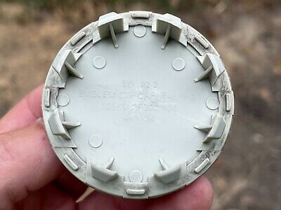 KIA OEM Wheel Center Cap 52960-2F000/100 Silver Finish KIA OEM Wheel Center Cap 52960-2F000/100 Silver Finish