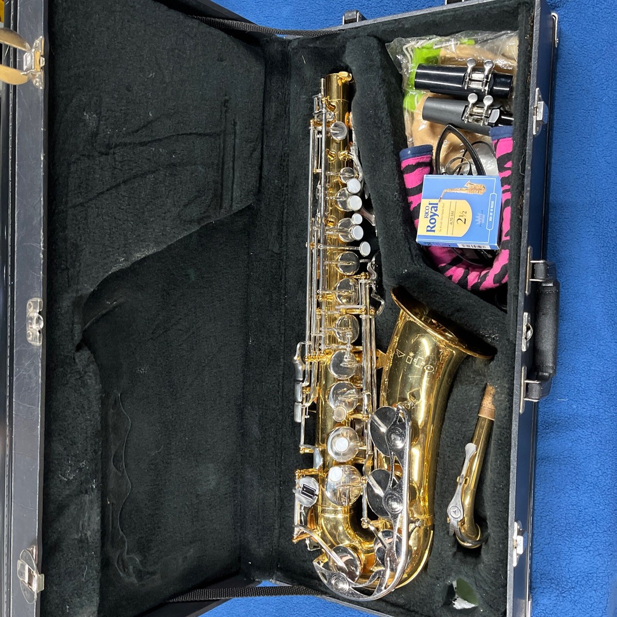 VITOアルトサックス Vito Alto Saxophone with case, reed and mouthpiece. Made in