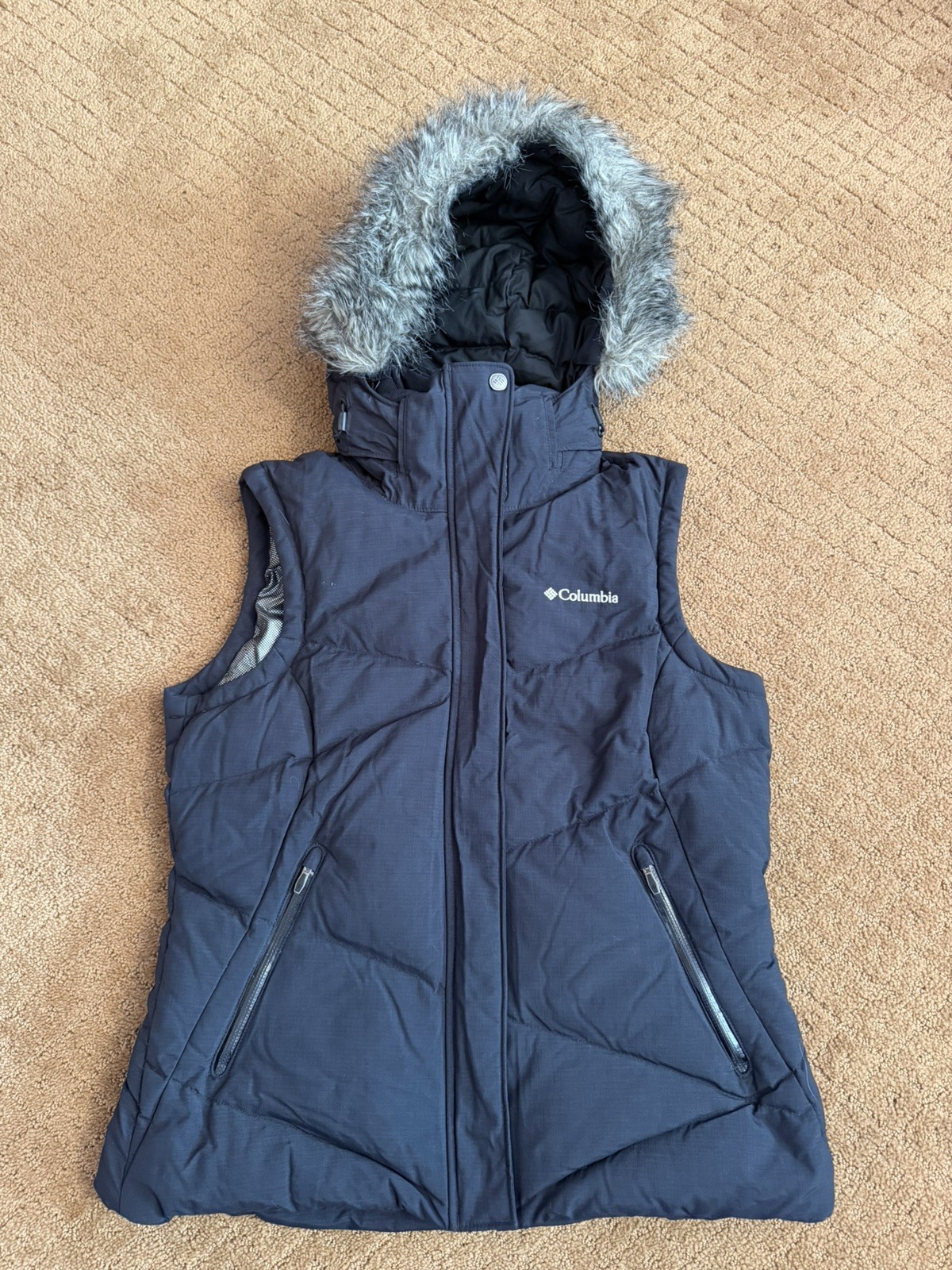 Columbia Omni heat black puffer vest detachable fur hood women’s size medium