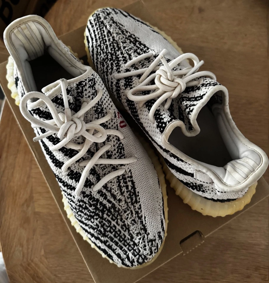 adidas Yeezy Boost 350 V2 Zebra Size 8, photo 4 of 5