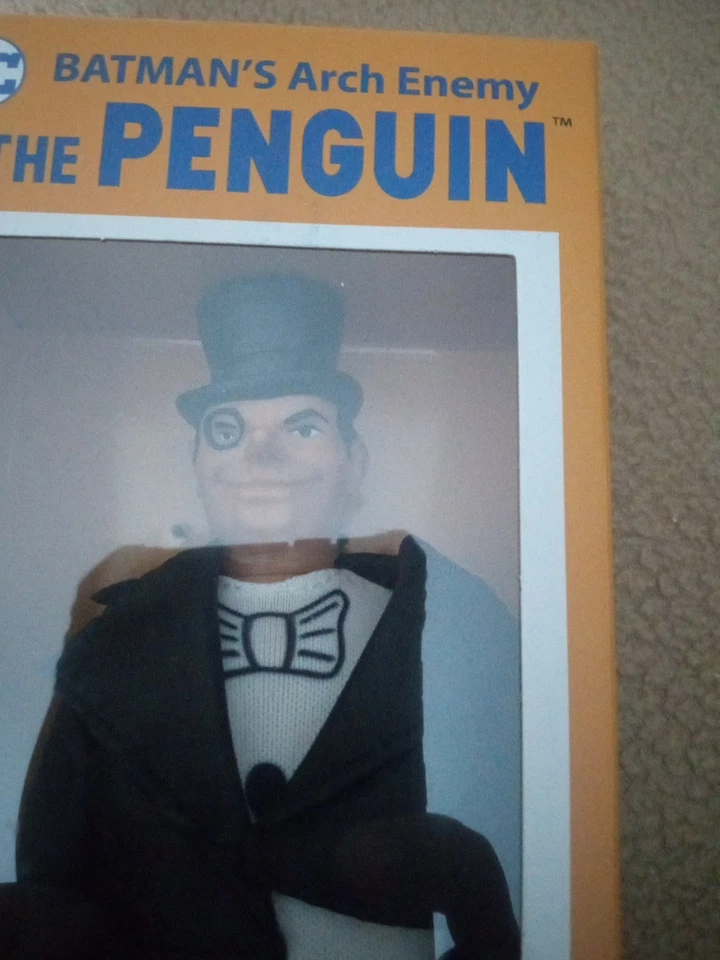 Figura de acción Mego 50 aniversario World's Greatest Super Heroes The Penguin 8" Foto 3 de 4
