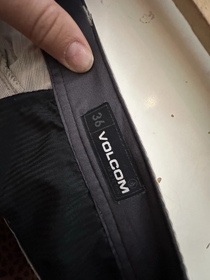 Volcom Size 36 Men Shorts Beige Chino Outdoor Pockets 11” Inseam S20 - Image 4 of 4